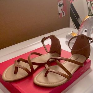 Brand New Just Fab Strappy Sandals 🩴  Size 8